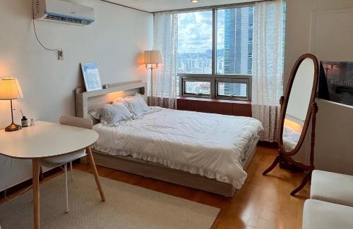 Seolcheon-myeon Casa | i강남 신사 역에서 3분 가로수길 조용한 안심귀가 #Gangnam Sinsa #Garosugil Front #Premium Stay #City View