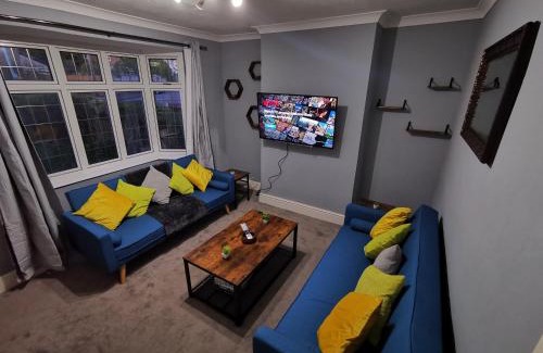 Wolverhampton Casa | i Amazing 5 Beds Sleeps 5 Workers Or Families by Your Night Inn Group
