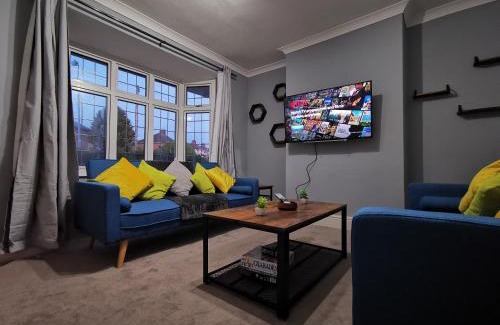 Wolverhampton Casa | i Amazing 5 Beds Sleeps 5 Workers Or Families by Your Night Inn Group