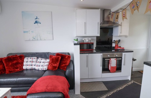 Bucks Cross Cabaña | I C LUNDY TOO, pet friendly, with a garden in Woolfardisworthy