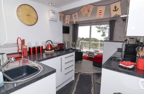 Bucks Cross Cabaña | I C LUNDY TOO, pet friendly, with a garden in Woolfardisworthy