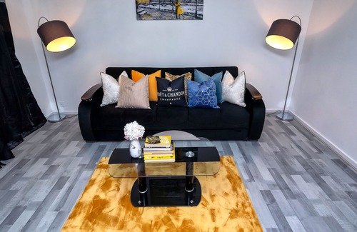 Thamesmead East Casa | 25 Mins to CL! A LONDON 2-BedHome - SLEEPS 1-4!