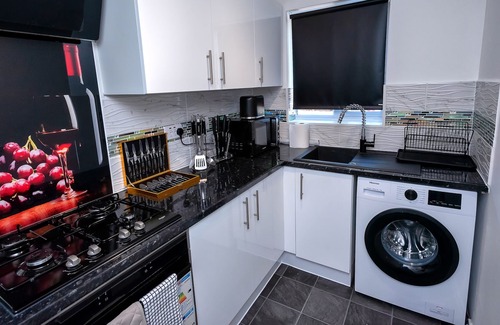 Thamesmead East Casa | 25 Mins to CL! A LONDON 2-BedHome - SLEEPS 1-4!
