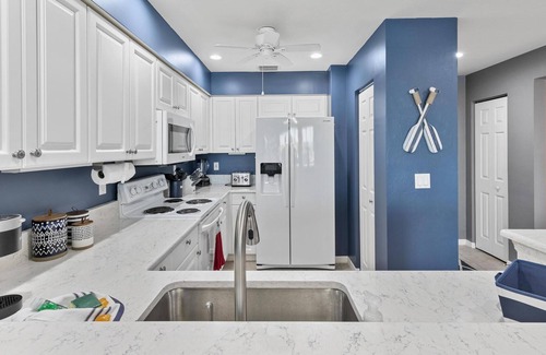 Burnt Store Marina Condominio | I'm coco-nuts for you. Waterfront, community amenities & nature trails