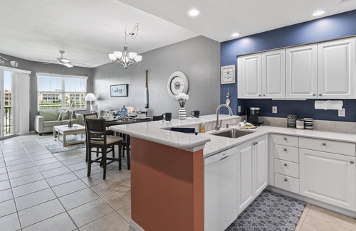 Burnt Store Marina Condominio | I'm coco-nuts for you. Waterfront, community amenities & nature trails