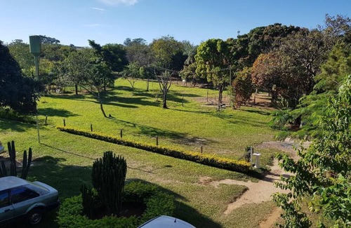 Valparaiso de Goias Cabaña | Alquilo hermosa finca con piscinas, barbacoa y campo de fútbol.