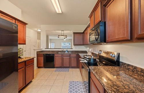 Humble Casa | IAH 6 Miles Spacious 5 Bedroom Home with 3 King Beds