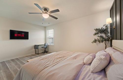 Humble Casa | IAH 6 Miles Spacious 5 Bedroom Home with 3 King Beds