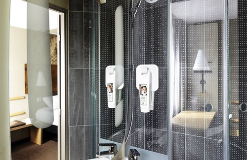 Saint-Vincent-de-Paul Hotel | ibis Paris Gare du Nord Chateau Landon 10ème Hotel