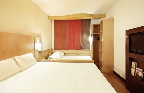 Gentilly Hotel | ibis Paris Porte d'Italie