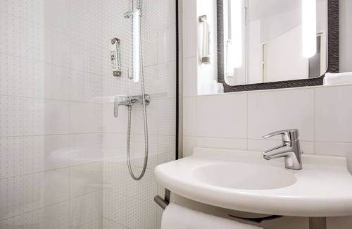 Saint-Denis Hotel | ibis Saint-Denis Stade Ouest