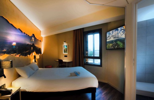 Clermont-Ferrand Hotel | ibis Styles Clermont Ferrand Le Brezet Aeroport