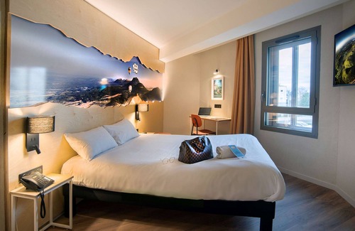 Clermont-Ferrand Hotel | ibis Styles Clermont Ferrand Le Brezet Aeroport
