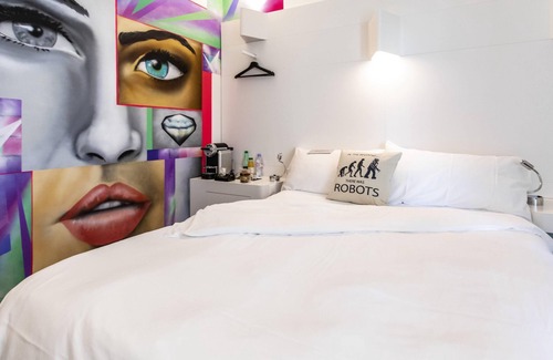 Lausanne Center Hotel | ibis Styles Lausanne Center Mad House