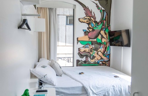 Lausanne Center Hotel | ibis Styles Lausanne Center Mad House