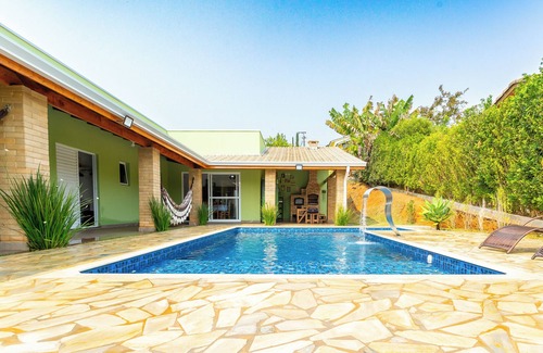 Paruru Casa | Ibiúna | Country house in condominium with pool and barbecue