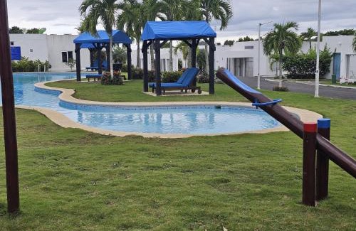 Rio Hato Complejo | Ibiza beach Residences casa frente a piscina