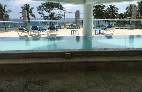 Ciudad Universitaria Apartamento | Torre IBIZA Malecón - Frente mar piscina y Caribe.