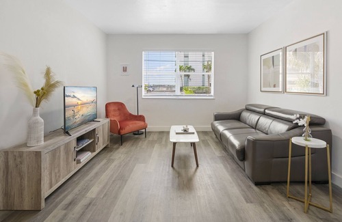 Northeast Miami Apartamento | Renzzi Villas Water View