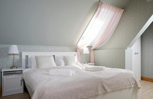Monoszlo Cama Y Desayuno | Icce Borbirtok - Wine, Dine & Rest