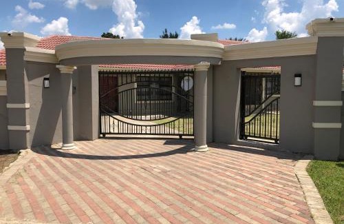 Standerton Casa | Icebolethu Guest House