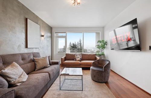 Haaleiti Apartamento | Icelands Biggest Mall at 8 Minute walk - Free parking