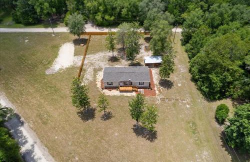 Lake City Casa | Ichetucknee Springs 2 MI - Fire Pit Pavilion & Grill