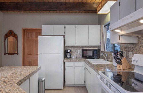 Leavenworth Cabina | New Listing- Close to Hiking, Hot Tub, Views, WIFI