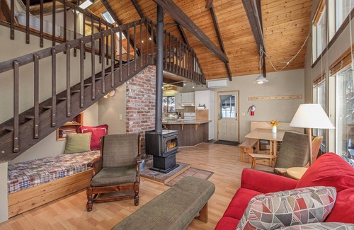 Leavenworth Cabina | New Listing- Close to Hiking, Hot Tub, Views, WIFI