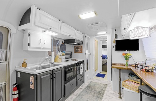 Gulf Shores Casa | Iconic Airstream Camper, PRIVATE Pet Friendly, Near Sportplex, 8 mi to Beach.