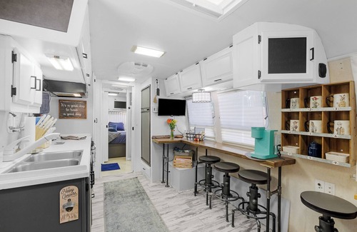 Gulf Shores Casa | Iconic Airstream Camper, PRIVATE Pet Friendly, Near Sportplex, 8 mi to Beach.