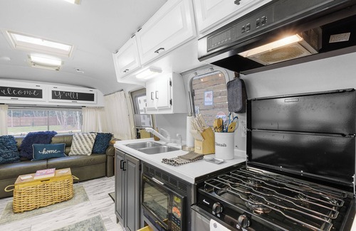 Gulf Shores Casa | Iconic Airstream Camper, PRIVATE Pet Friendly, Near Sportplex, 8 mi to Beach.