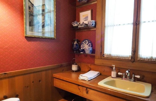 Stockbridge Casa | Iconic Historical Downtown Stockbridge, Sleeps 15