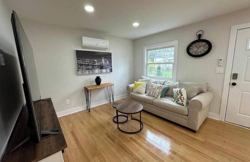 Linden Casa | Iconic Multi-space Home