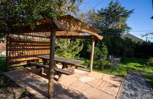 Bolinas Casa | Iconic Mushroom House. Ocean Views, Walk to Beach and Sauna!