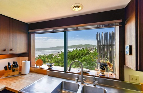 Cayucos Casa | ¡Casa icónica frente al mar en la playa de Cayucos, habitación con vista panorámica, acceso directo a la playa!