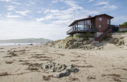 Cayucos Casa | ¡Casa icónica frente al mar en la playa de Cayucos, habitación con vista panorámica, acceso directo a la playa!