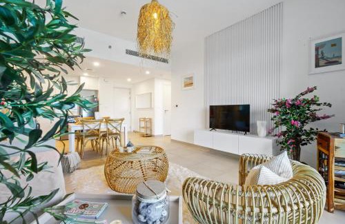 Umm Suqeim 3 Apartamento | Iconic Views Apt With Balcony Close to the Beach