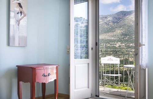 Aetos Villa | Villas icónicas, Villa Vada con piscina privada e impresionantes vistas a la montaña