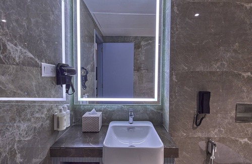 Vile Parle East Hotel | ICONIQA Mumbai International Airport
