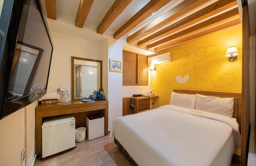 Sinchon-dong Hotel | Idae Sora