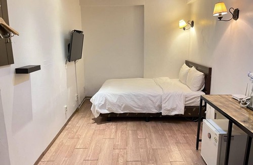 Sinchon-dong Hotel | Idae Sora