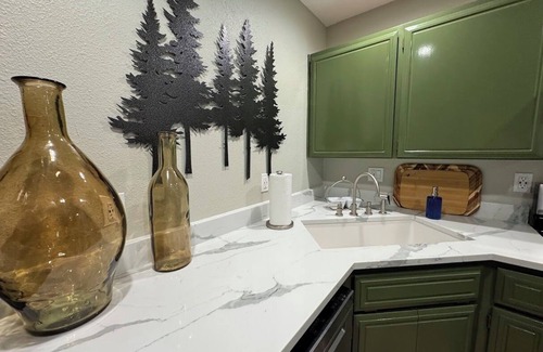Sandpoint Condominio | Idaho Pine Condo at Schweitzer Ski Resort, 2 bedroom, 1 bath, high-end finishes.