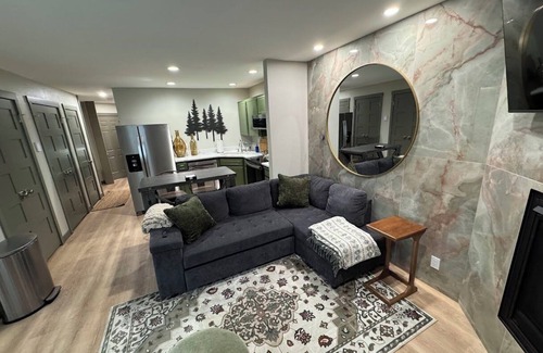 Sandpoint Condominio | Idaho Pine Condo at Schweitzer Ski Resort, 2 bedroom, 1 bath, high-end finishes.