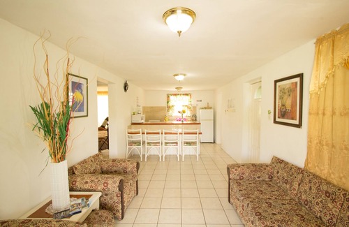 Welches Apartamento | Ideal 2-bedroom apartment on Barbados' South Coast, near beach and attractions!