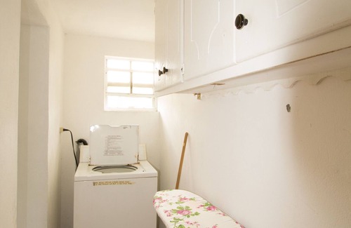 Welches Apartamento | Ideal 2-bedroom apartment on Barbados' South Coast, near beach and attractions!