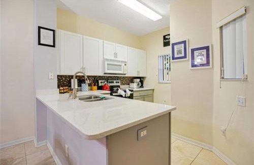 Kissimmee Apartamento | Ideal 3 BR Resort Villa with Laundry