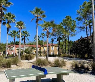Kissimmee Apartamento | Ideal 3 BR Resort Villa with Laundry