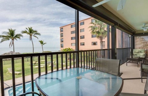 Mid Island Condominio | Frente a la playa, espectaculares vistas y puestas de sol, Bright Corner Condo, excelente ubicación.