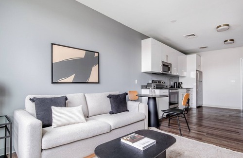 St. Elizabeth's Apartamento | Ideal Brighton 1BR w/ W/D, Pool & Gym, nr Green Line, by Blueground